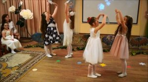 Танец девочек на 8 Марта, "Времена года" танцевальное попурри