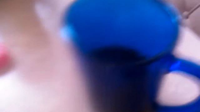 Что будет если бросить в колу конфетку смотреть онлайн