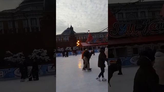 Каток возле ГУМа смотреть онлайн