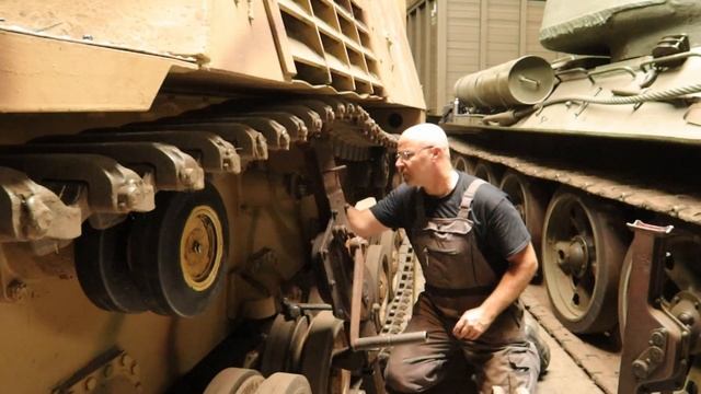 Replacing late for early return rollers on the Nashorn смотреть онлайн