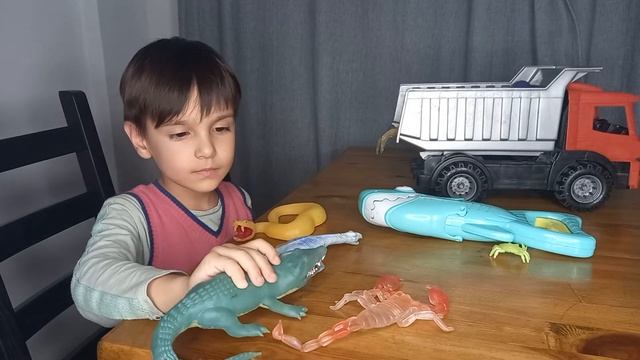 ЛЕВ 🦁 показывает коллекцию морские бестии de agostini, морские существа, динозавр, акула. смотреть онлайн