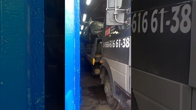 Сгрузка Гэлакси с эвакуатора на подъемник. 2.3 смотреть онлайн