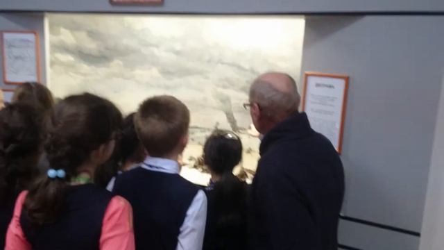 Депутат Владимир Лебедев рассказывает учащимся школы № 1623 об обороне Москвы смотреть онлайн