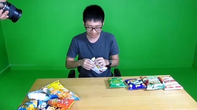 Filipinos Try Childhood Snacks After 10 Years (Part 1) смотреть онлайн