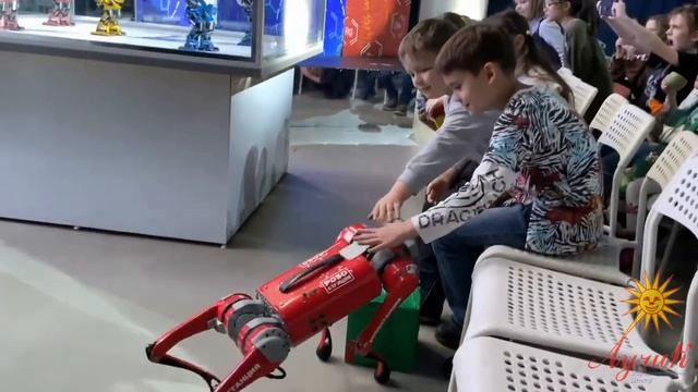 Первоклассная экскурсия на Робостанцию – интерактивную выставку роботов!