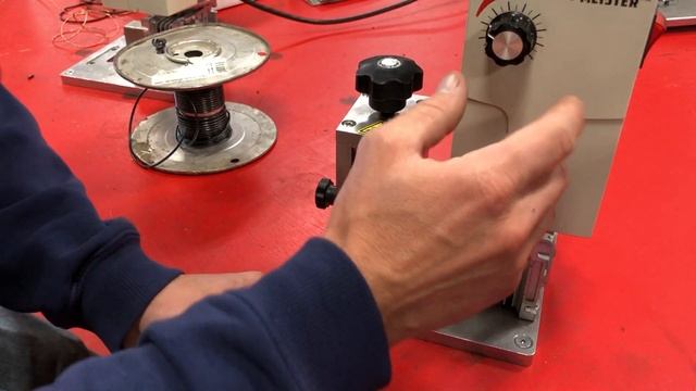 Stripping 18 gauge wire with a StripMeister wire stripper model E250 смотреть онлайн