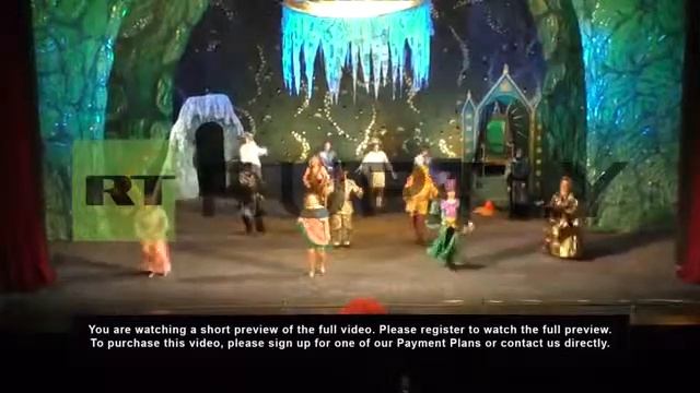 Ukraine: See Donbass Opera serenade KIDS amid ongoing shelling смотреть онлайн