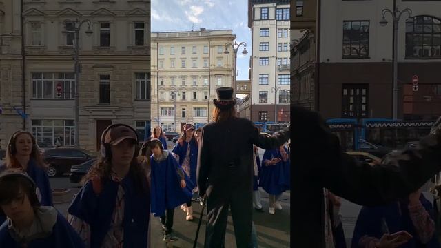 Увлекательные уроки истории на свежем воздухе! #часовщик #klokkwalker #экскурсии #прогулки #дети смотреть онлайн