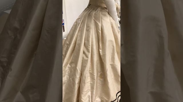 Туалет для бала или званого вечера 1860 г.Из коллекции музея Марины Ивановой смотреть онлайн