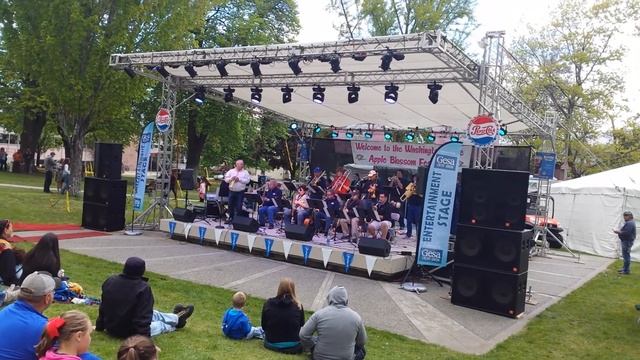 Cherry Pink and Apple Blossom White. смотреть онлайн