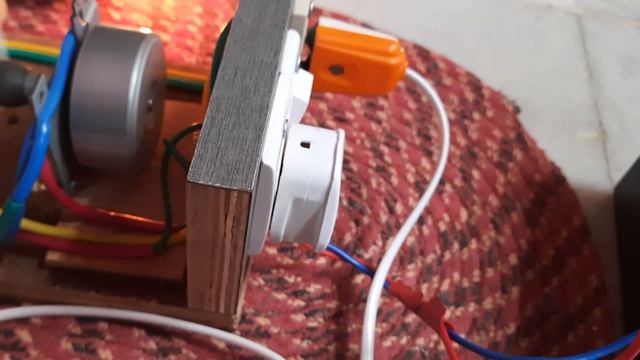 small Generater/ input 11 volt DC/Output 180 volt AC. Made by me. смотреть онлайн