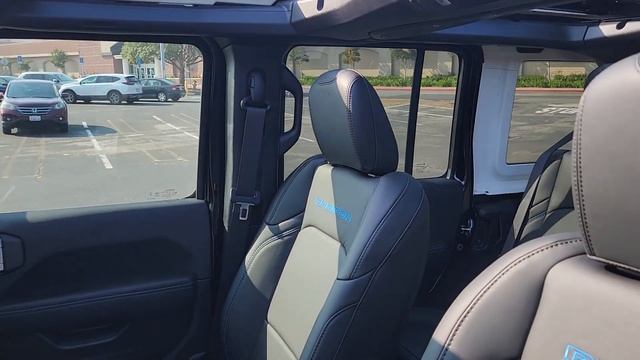 Mr. Christopher Viola's new Jeep Wrangler RUBICON X Unlimited 4x4 SUV смотреть онлайн