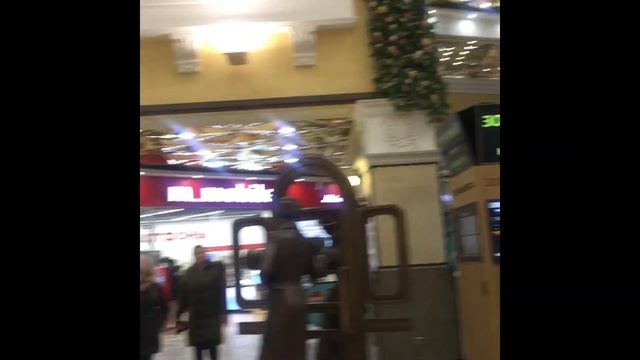 Влог: Экскурсия по центру Екатеринбурга. Подготовка города к Новому Году 2020 смотреть онлайн