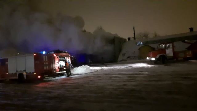 Пожар на калининском базе 17.01.2021 смотреть онлайн
