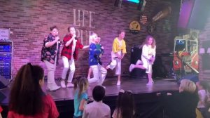 Шоу-группа Академики «Мы вам честно сказать хотим»