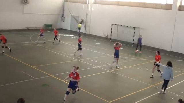 СТРЕМИТЕЛЬНЫЙ МЯЧ. ДЕВУШКИ 13 -14 ЛЕТ (2004) , Ленинградская обл. - Москва 101 1 тайм, 2 ч.