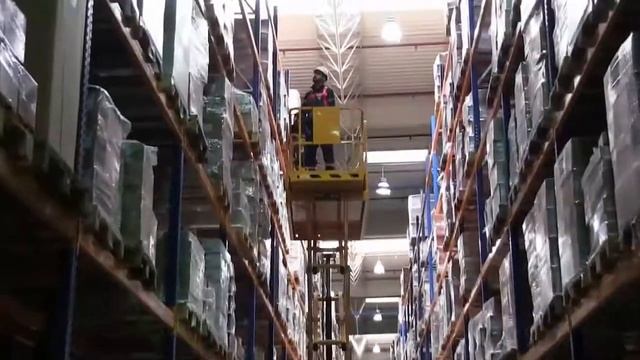 Electrical scissor lift Haulotte Compact 12 - Working Platform смотреть онлайн