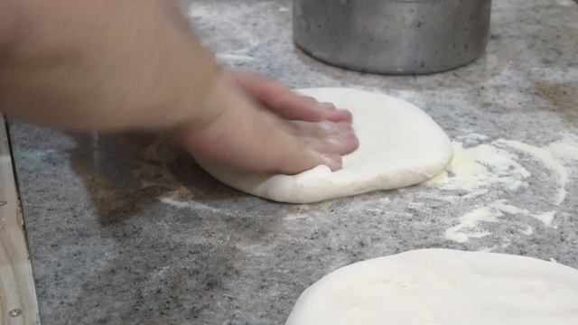 Amazing Skills Of The Japanese Who Fell In Love With Neapolitan Pizza. Japanese Street Food. ピッツァ