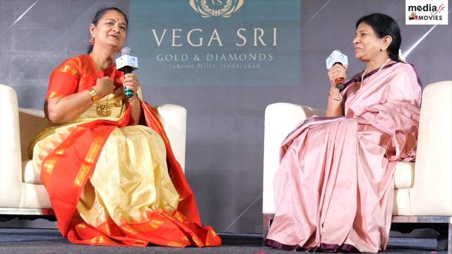 Surekha Konidala Chit Chat With Vijaya Chamundeswari | @MediaFxMovies смотреть онлайн