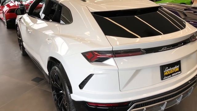 2019 Lamborghini Urus with interior carbon package смотреть онлайн