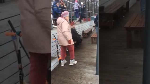 Бабуля отжигает по полной