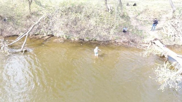 Миша пытался достать наживку и достал. (поздравим его) смотреть онлайн