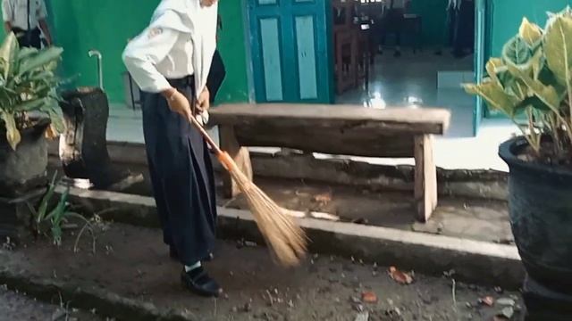 Kampanye go green SMP Negeri 1 Bagor, kelas VIII-A, Kelompok 2 смотреть онлайн
