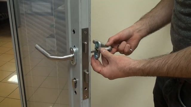 Монтаж профильных гарнитуров