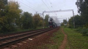 Паровозы П36-0107/СО17-3241 с туристическим поездом и приветливым машинистом