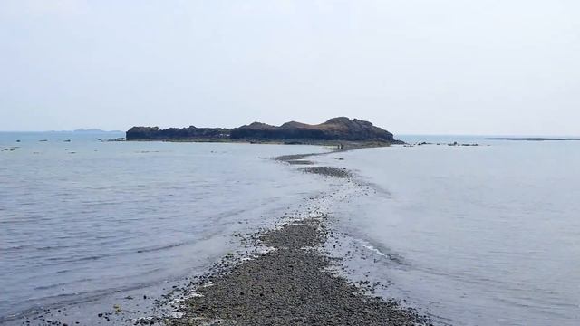 HAPPINESS IS HERE AND NOW / СЧАСТЬЕ ЕСТЬ ЗДЕСЬ И СЕЙЧАС смотреть онлайн