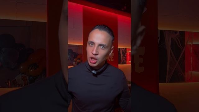 Напал на оператора..чтобы спасти рилсмейкера от Васи — порадуйте своим визитом в RoofTop 🎃 смотреть онлайн