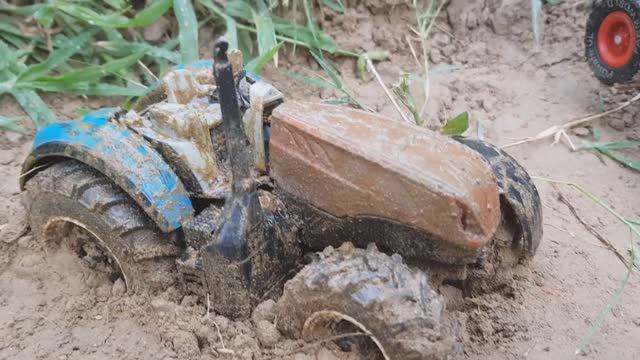 Восстановление модельки трактора "New Holland T-7 315" смотреть онлайн