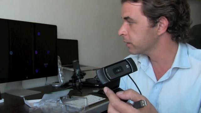 Logitech C910 HD Pro Webcam Unboxing and preview on a Mac смотреть онлайн