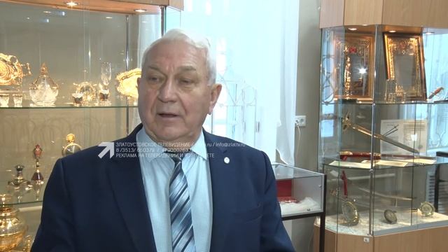В Златоустовском краеведческом музее состоялось открытие выставки «Блеск золота и стали» смотреть онлайн