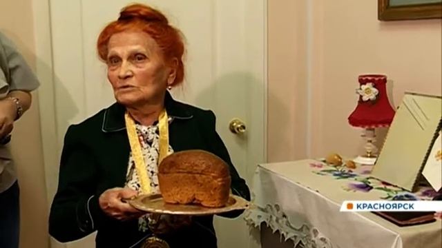 Вековой юбилей: жительница Красноярска отметила сотый день рождения смотреть онлайн