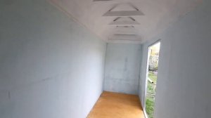 Крашу хоз.блок, стелю полы!