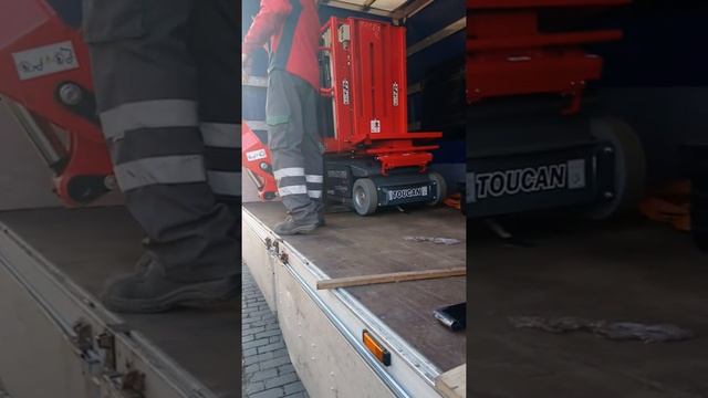 Разгрузка мини подъёмника toucan в Испании 1036кг смотреть онлайн