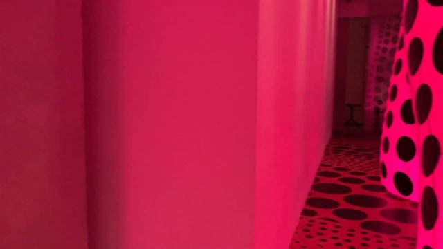 Выставка Кусама Яёи смотреть онлайн