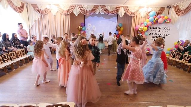 Прощальный вальс / авторы Н. Май, Л. Кириллова / музыкальный руководитель Наталья Падина смотреть онлайн