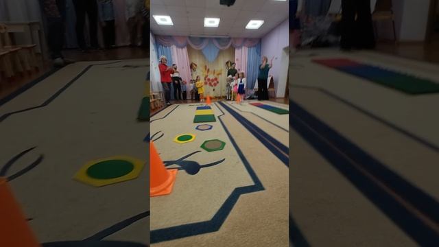 УТРЕННИК У МОЕГО БРАТА МЛАДШАЯ ГРУППА. смотреть онлайн