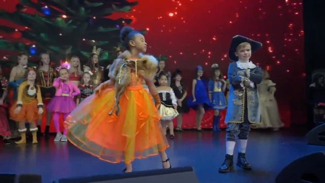 Главная новогодняя ёлка 2021 на канале Телевсесвіт с театром моды «Афродита» смотреть онлайн