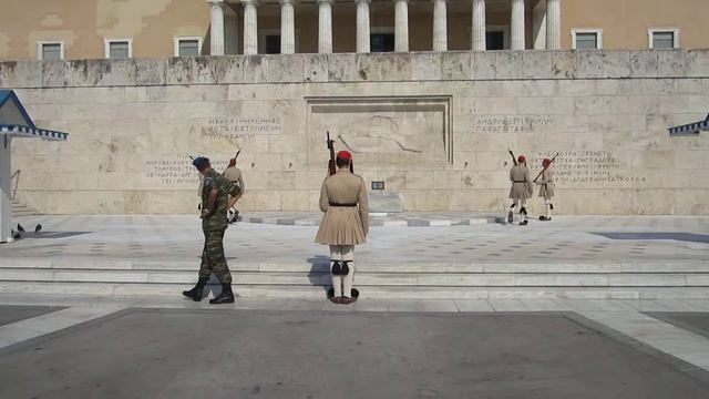Смена караула Афины