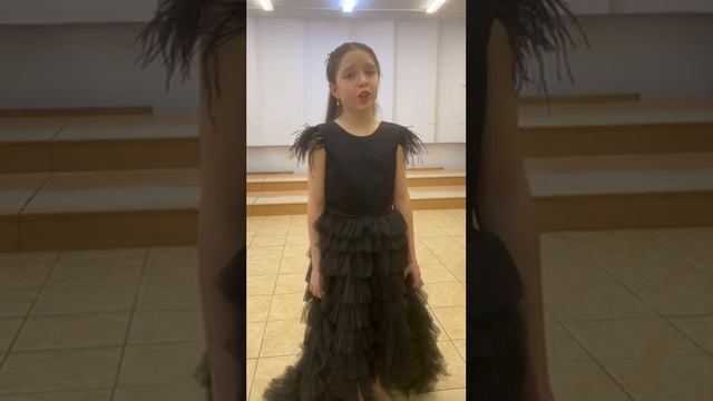 В. П. Соловьёв-Седой, сл. А. Фатьянова "Вновь к черёмухе". Исполняет София Чумакова (муз. шк. 33) смотреть онлайн