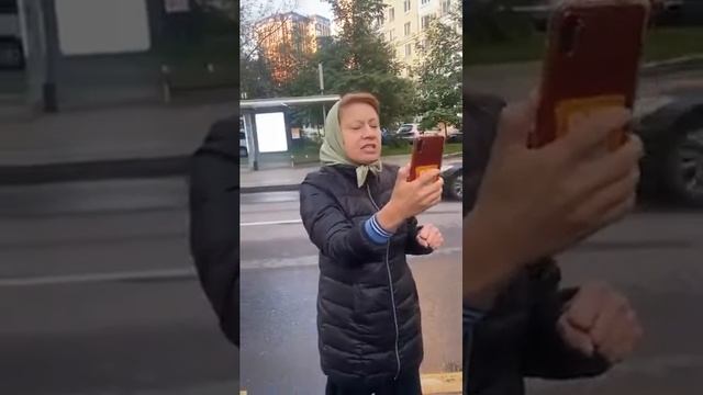 Как женщину бомбит монтажники устанавливают 5G вышки смотреть онлайн
