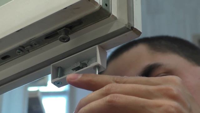 Детский замок на пластиковое окно - установка своими руками | Ремонт окон в Уфе смотреть онлайн