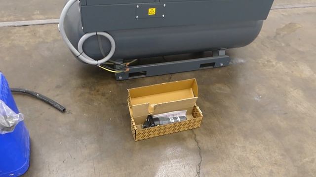 E18951 - Atlas Copco 15 Horsepower Rotary Twin Screw Air Compressor with Filter Dryer смотреть онлайн