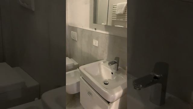 Firenze, San Frediano, ampio bilocale completamente ristrutturato ed arredato locato смотреть онлайн