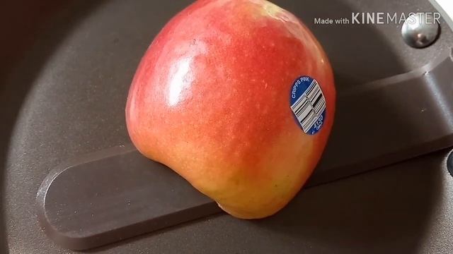 Не ешь яблочную кожуру, а то станешь....