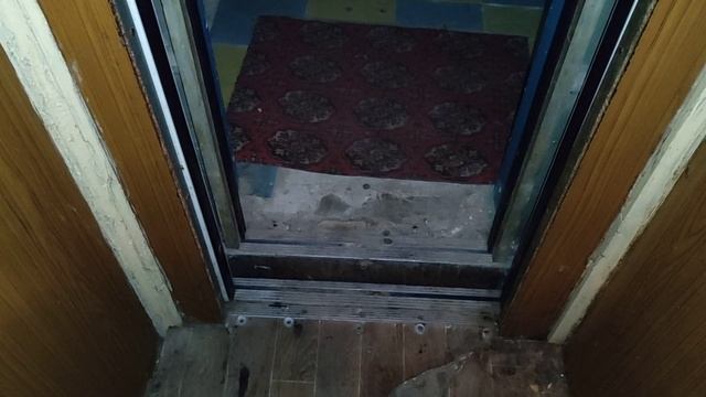 Лифт МЛЗ (≈1982), г/п 320 кг, V=0,71 м/с (ул. Квартальная, 33, подъезд 1, г. Днепр)