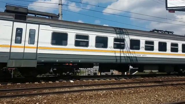 ЭД4М-0490 и ЭД4М-0493 ЦППК Перекраска Наше Подмосковье На перегоне Матвеевское-Очаково смотреть онлайн